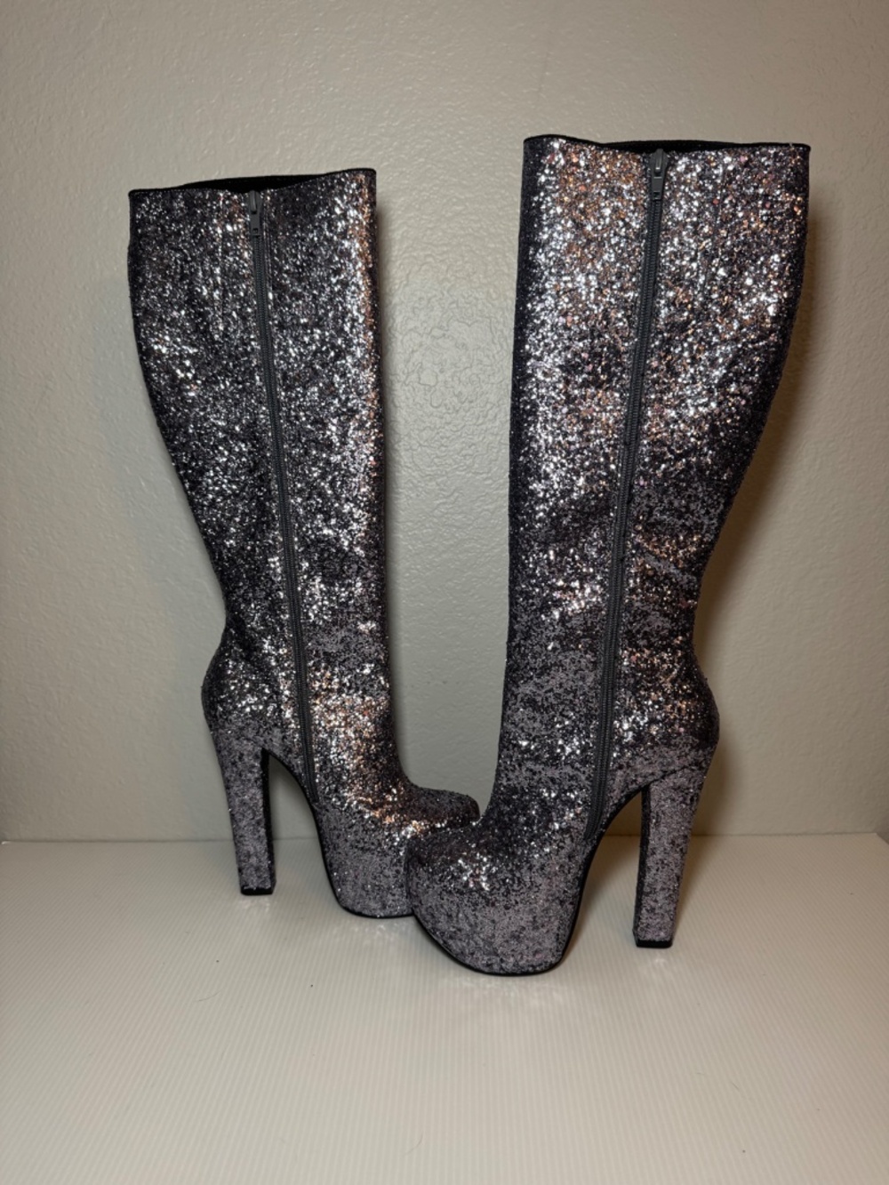 Vintage Luichiny Glitter Hot to Trot Platform Knee-High Boots – Pewter - Picture 4 of 8